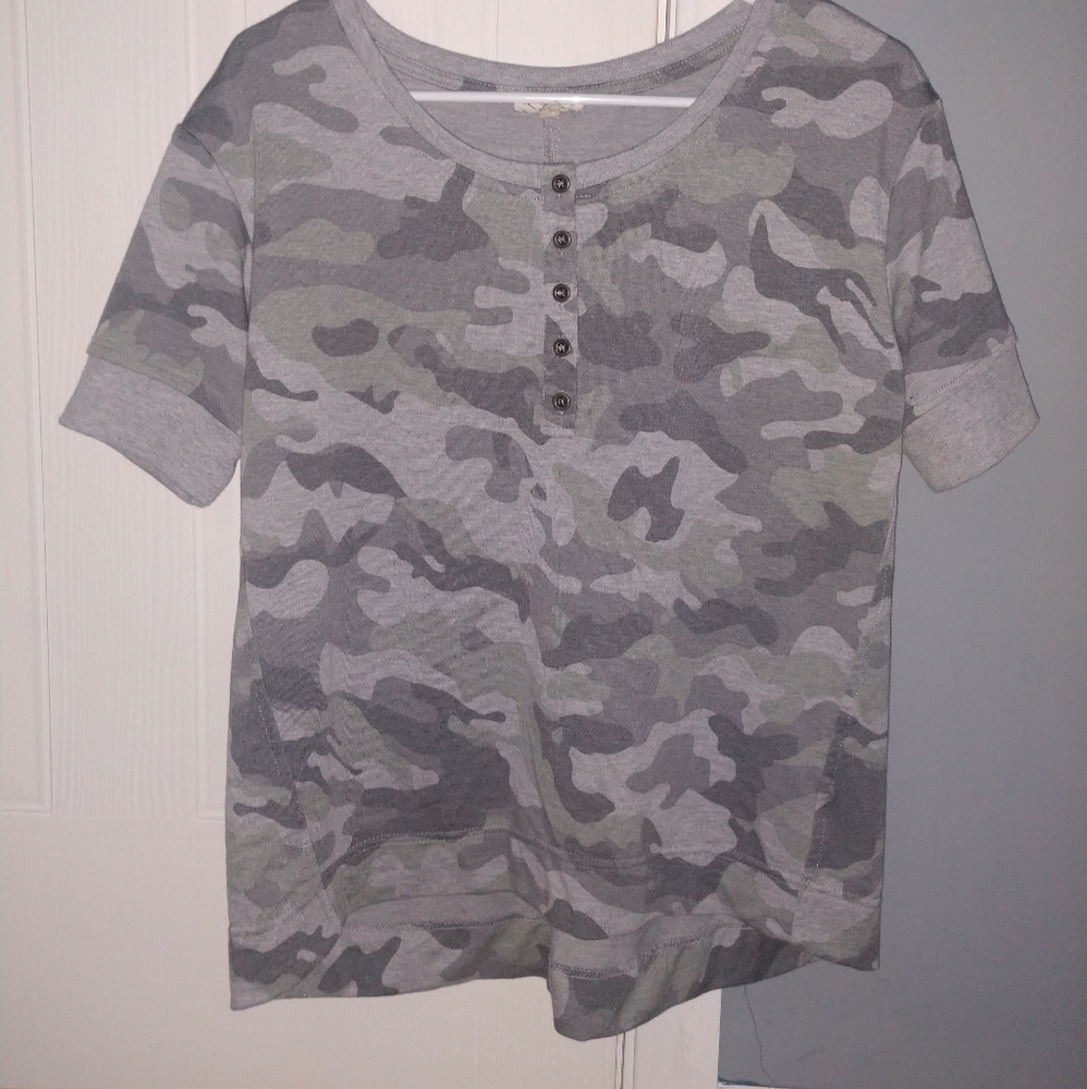 Jane and Delancey camo button top
